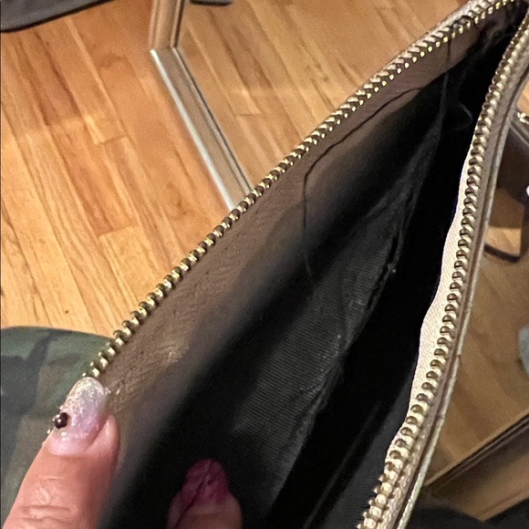 Street Level Silver Clutch with Eye Design - Picture 4 of 4